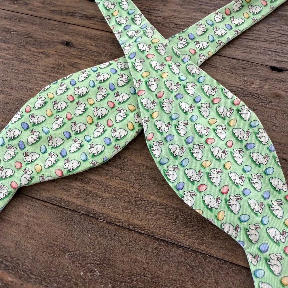 Vineyard Vines Mens Green Silk Easter Bunny‎ Egg Print Self Tie Bow Tie USA Made